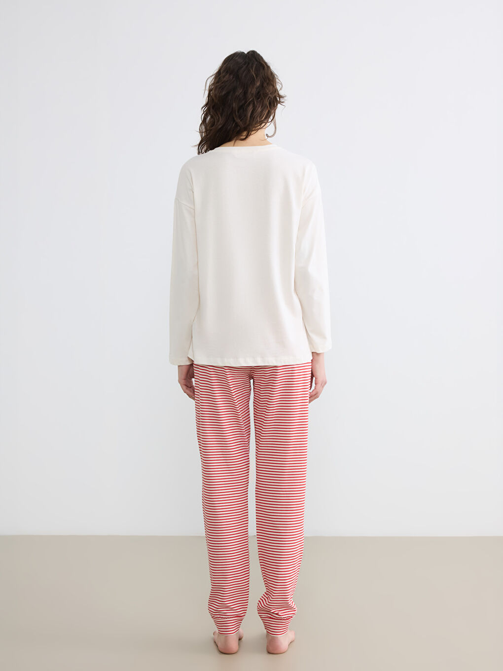 Kırmızı Bisiklet Yaka Yılbaşı Temalı Kadın Pijama Takım-3