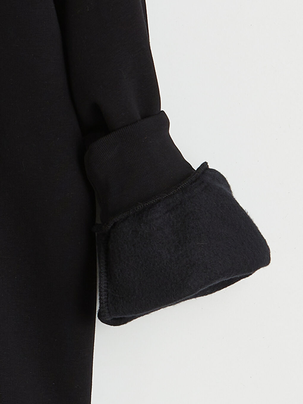 قميص رياضي اسود نساء-1