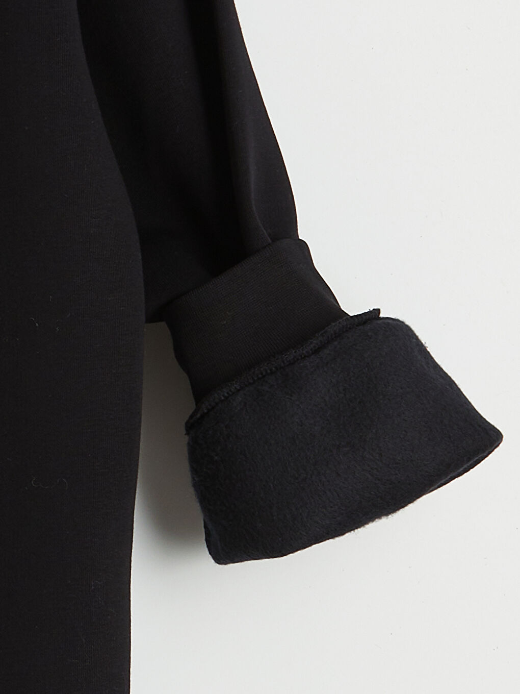 قميص رياضي اسود نساء-1