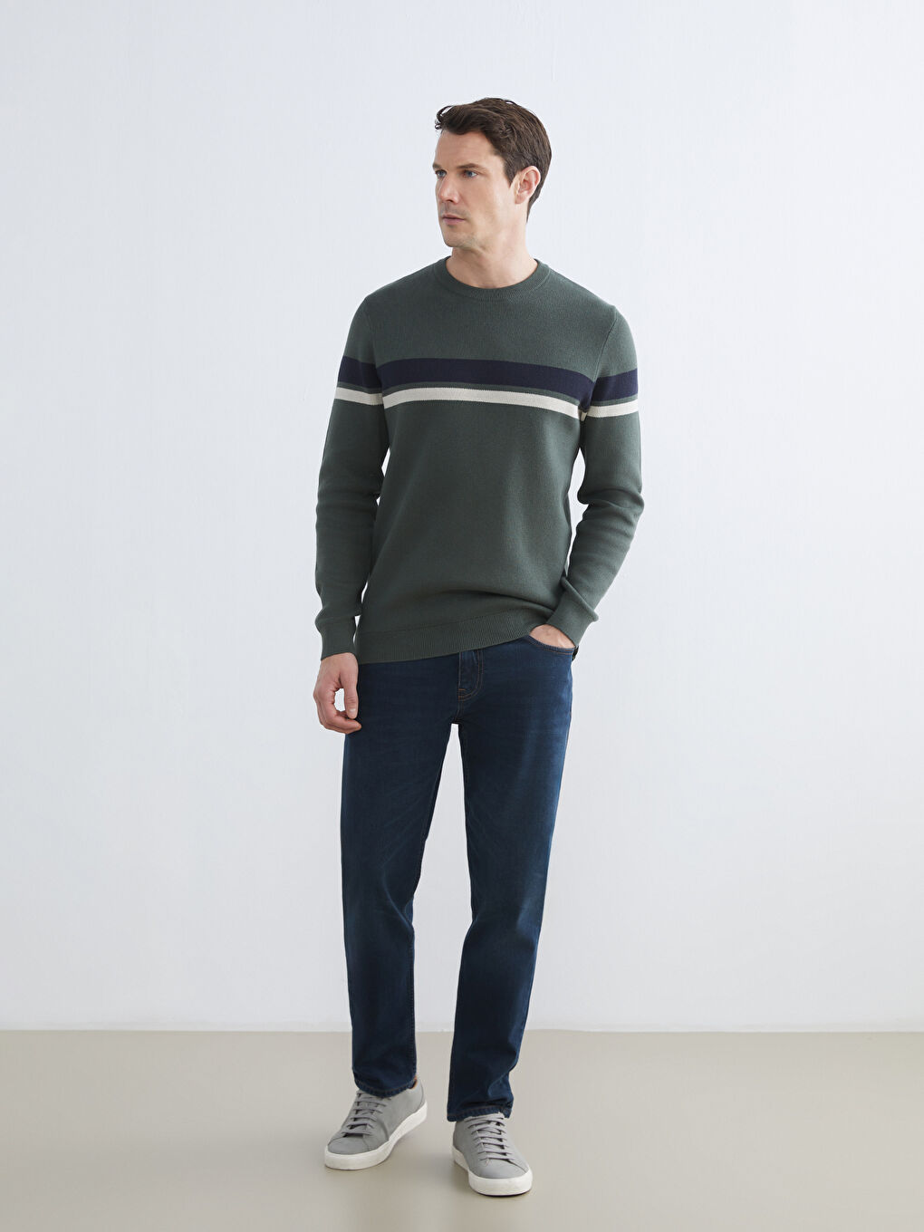 Crew Neck Striped Men's Knitwear Sweater-1