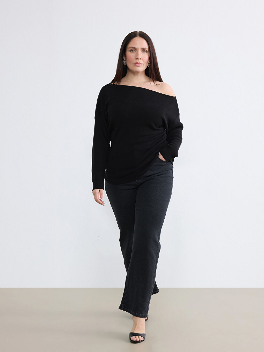 Siyah Büyük Beden Kayık Yaka Büzgülü Kadın Triko Kazak-1