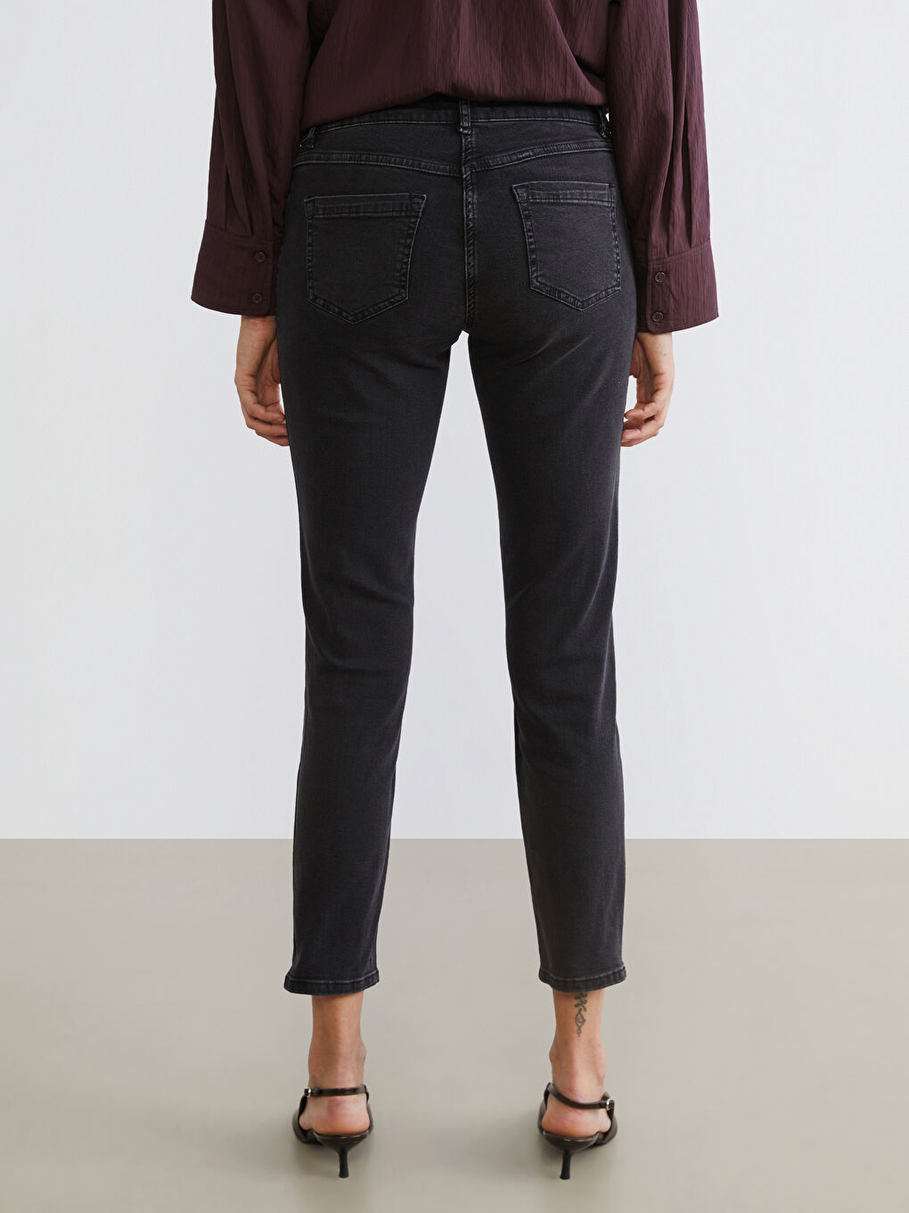 Siyah Slim Fit Kadın Jean Pantolon-3