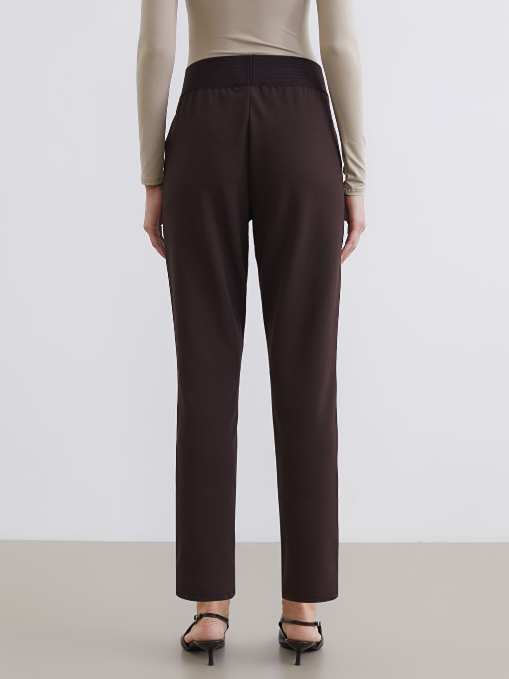 Kahverengi Beli Lastikli Kadın Pantolon-3