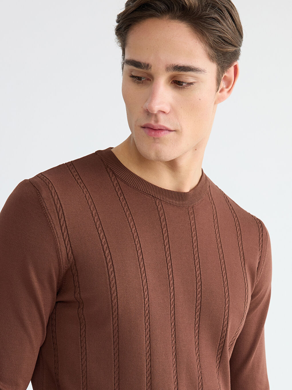 Kahverengi Saç Örgüsü Desenli Bisiklet Yaka Erkek Triko Kazak-2