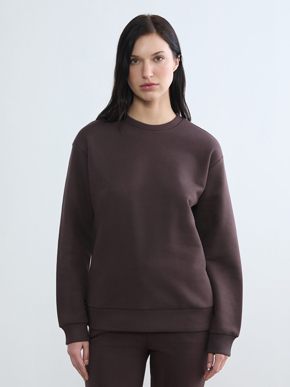 Deblji ženski duks sa okruglim izrezom