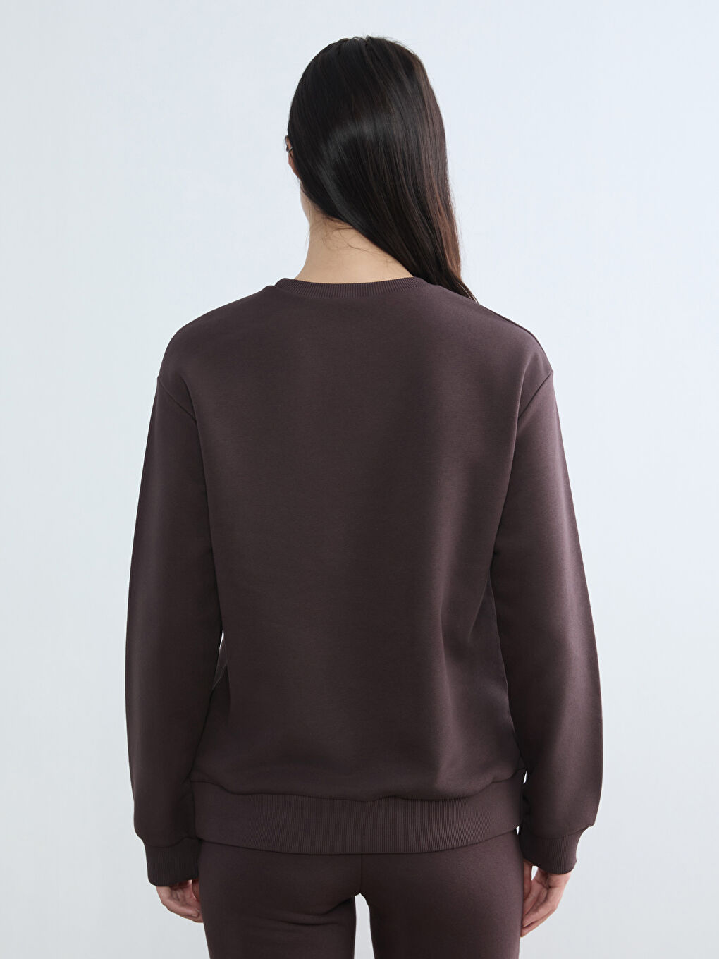 Deblji ženski duks sa okruglim izrezom-4