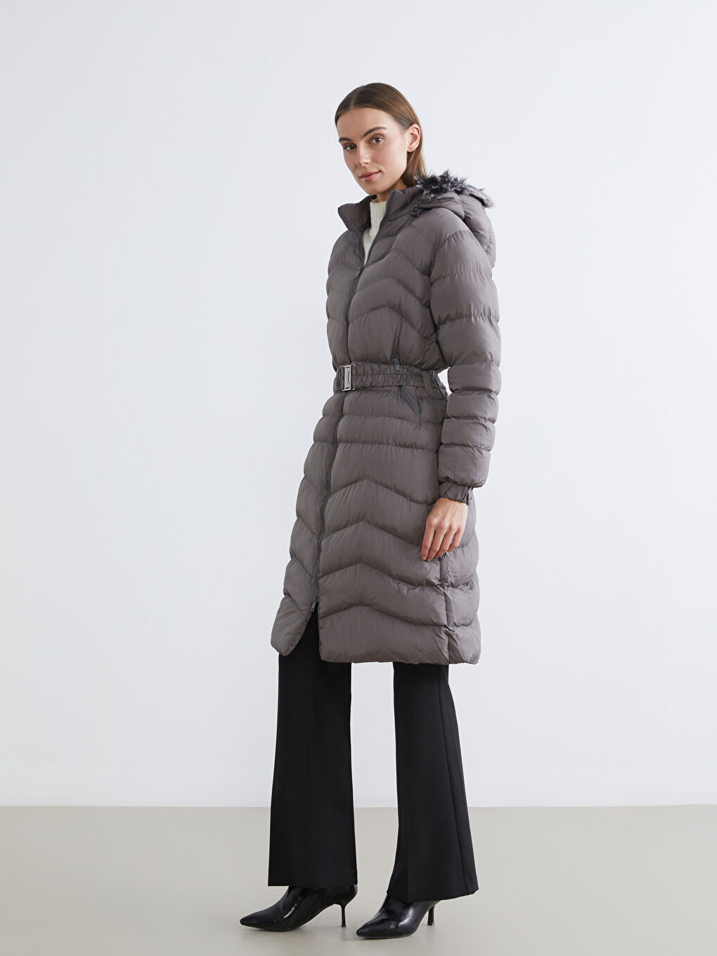 Gri Kürk Kapüşonlu Kapitone Kadın Şişme Mont-1