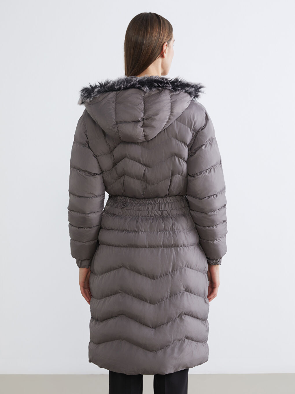 Gri Kürk Kapüşonlu Kapitone Kadın Şişme Mont-4