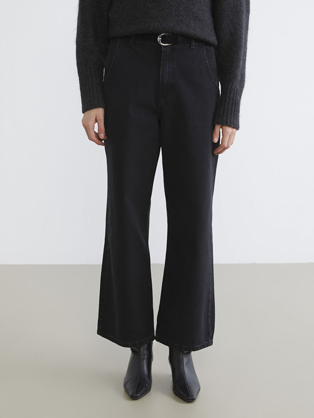 Джинсы с высокой посадкой, ремнем и широкими брюками для женщин-1