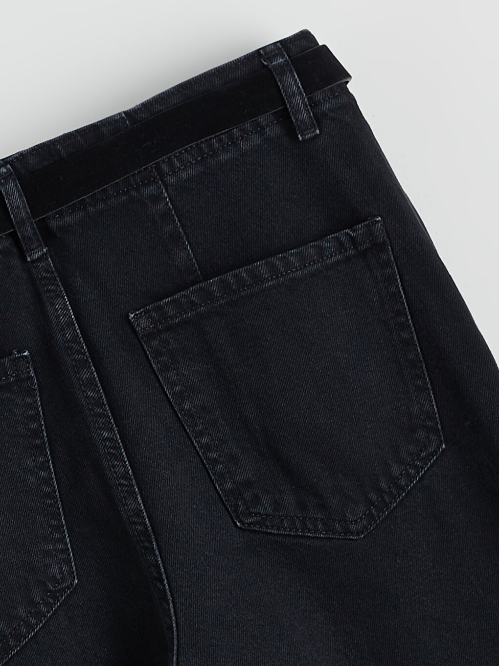 Siyah Beli Kemerli Wideleg Kadın Jean Pantolon-1