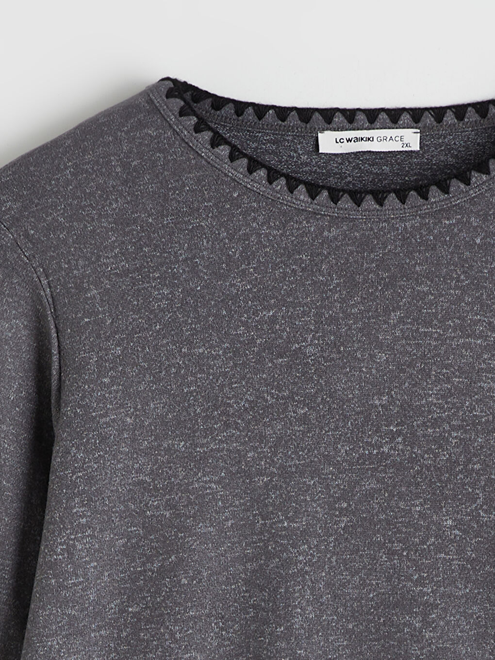 Gri Bisiklet Yaka Nakışlı Bluz-1