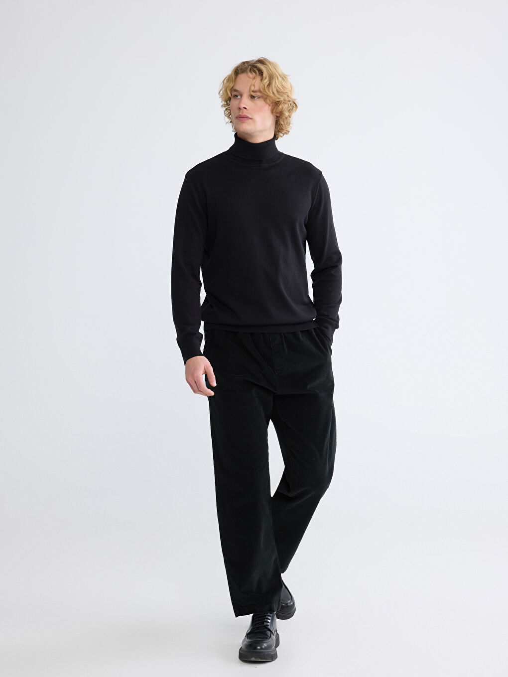Relaxed-Fit Velvet Trousers