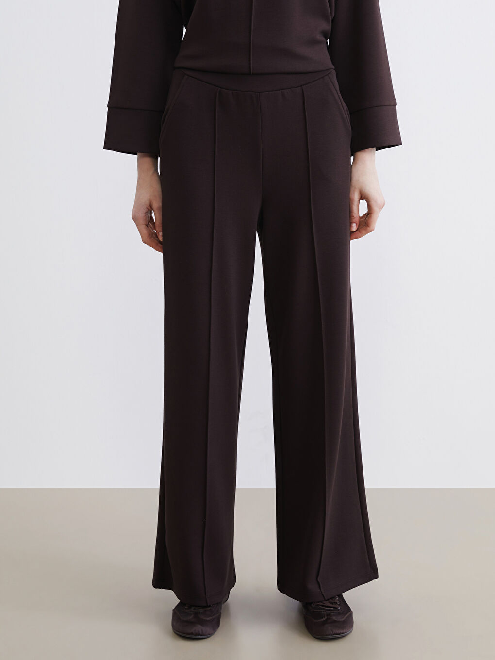 Women's Wide Leg Sweatpants with Elastic Waistband-1