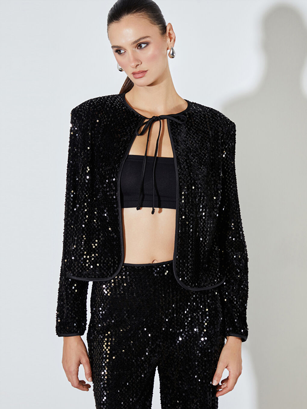 Siyah Bisiklet Yaka Pul Payetli Kadın Ceket