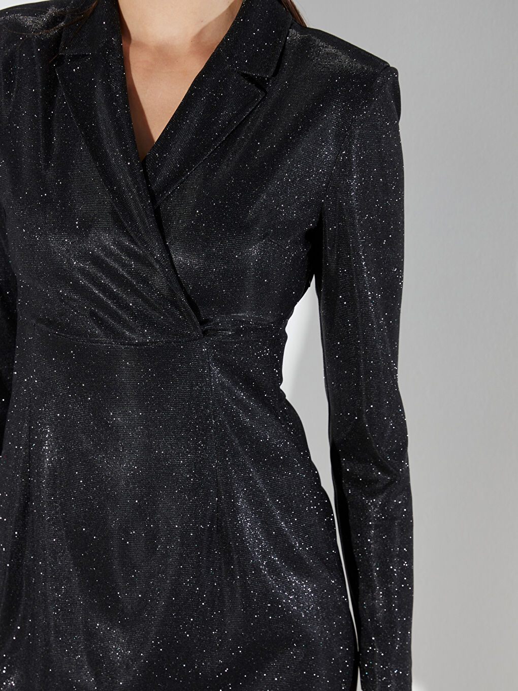 Siyah Kruvaze Yaka Parlak Dokulu Mini Elbise-2