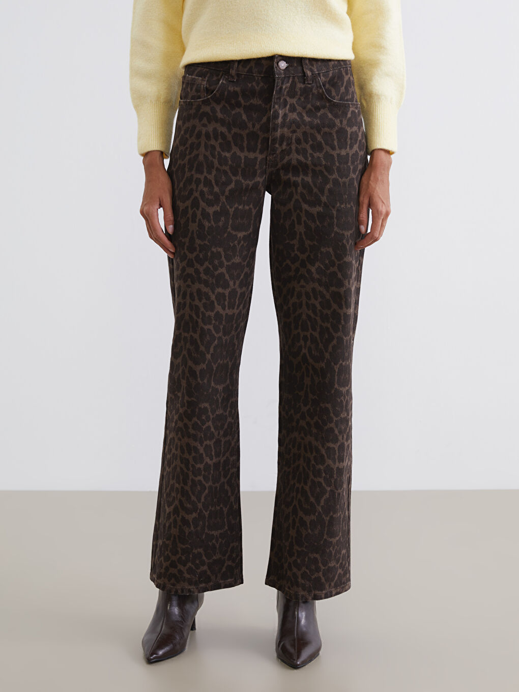 Kahverengi Straight Fit Leopar Desenli Kadın Jean Pantolon-1