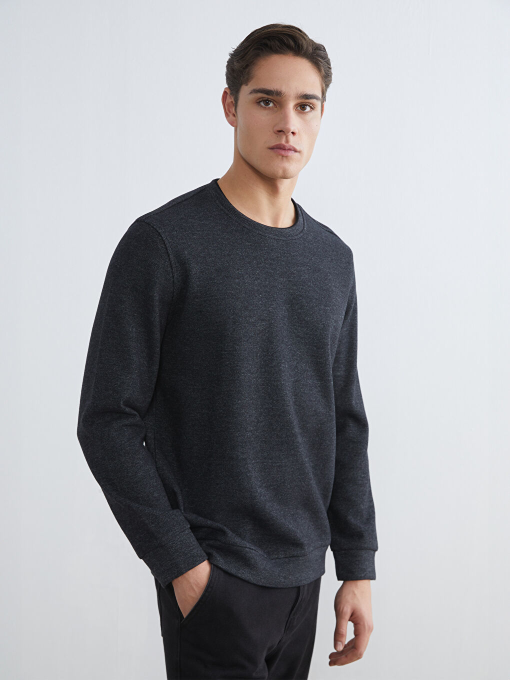 Siyah Bisiklet Yaka Erkek Sweatshirt