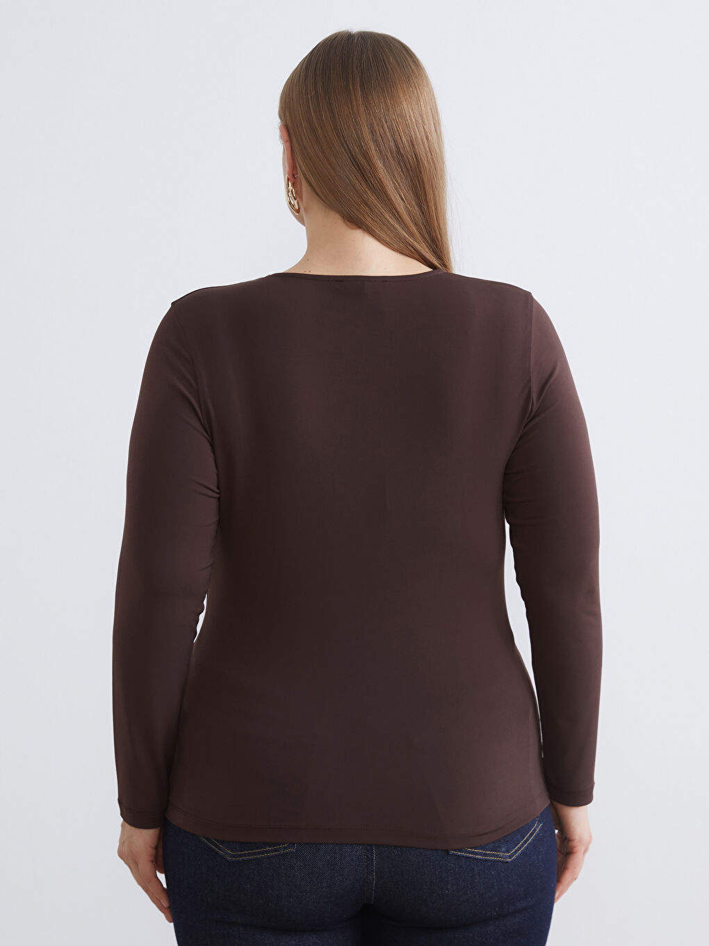 Kahverengi Büyük Beden Metal Aplikeli Büzgülü Bluz-3