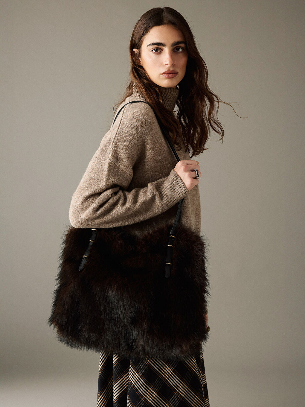 Kahverengi Kürklü Kadın Omuz Çantası