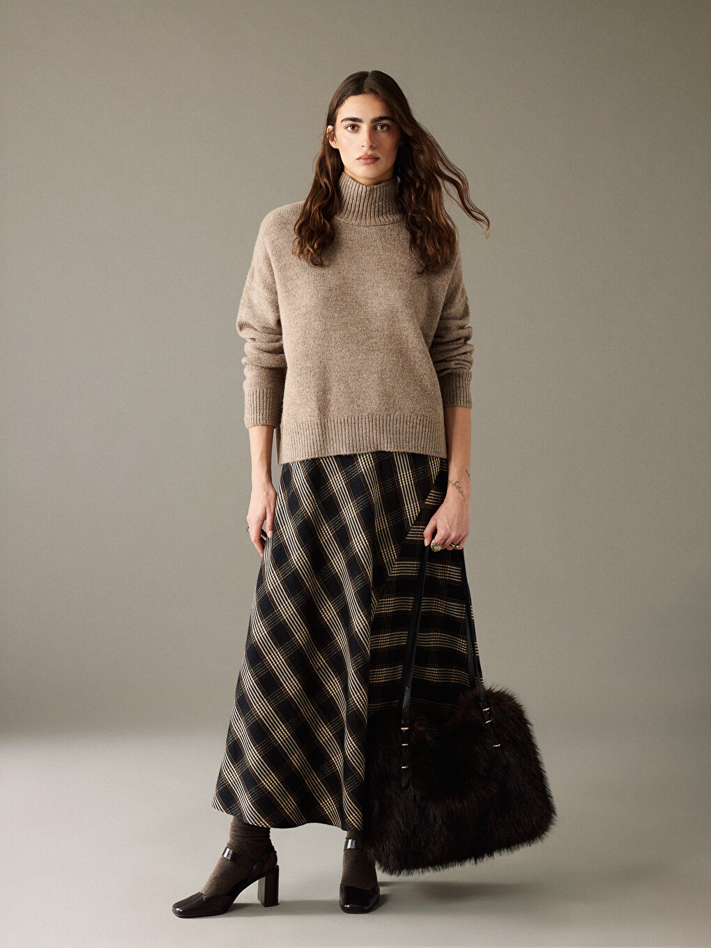 Kahverengi Kürklü Kadın Omuz Çantası-1