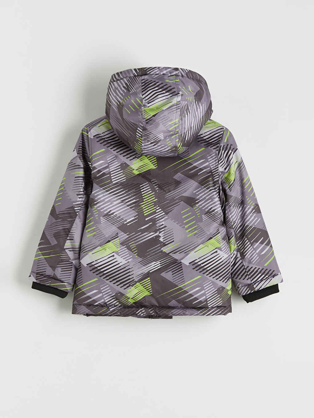 Siyah Kapüşonlu Desenli Erkek Çocuk Yağmurluk-1