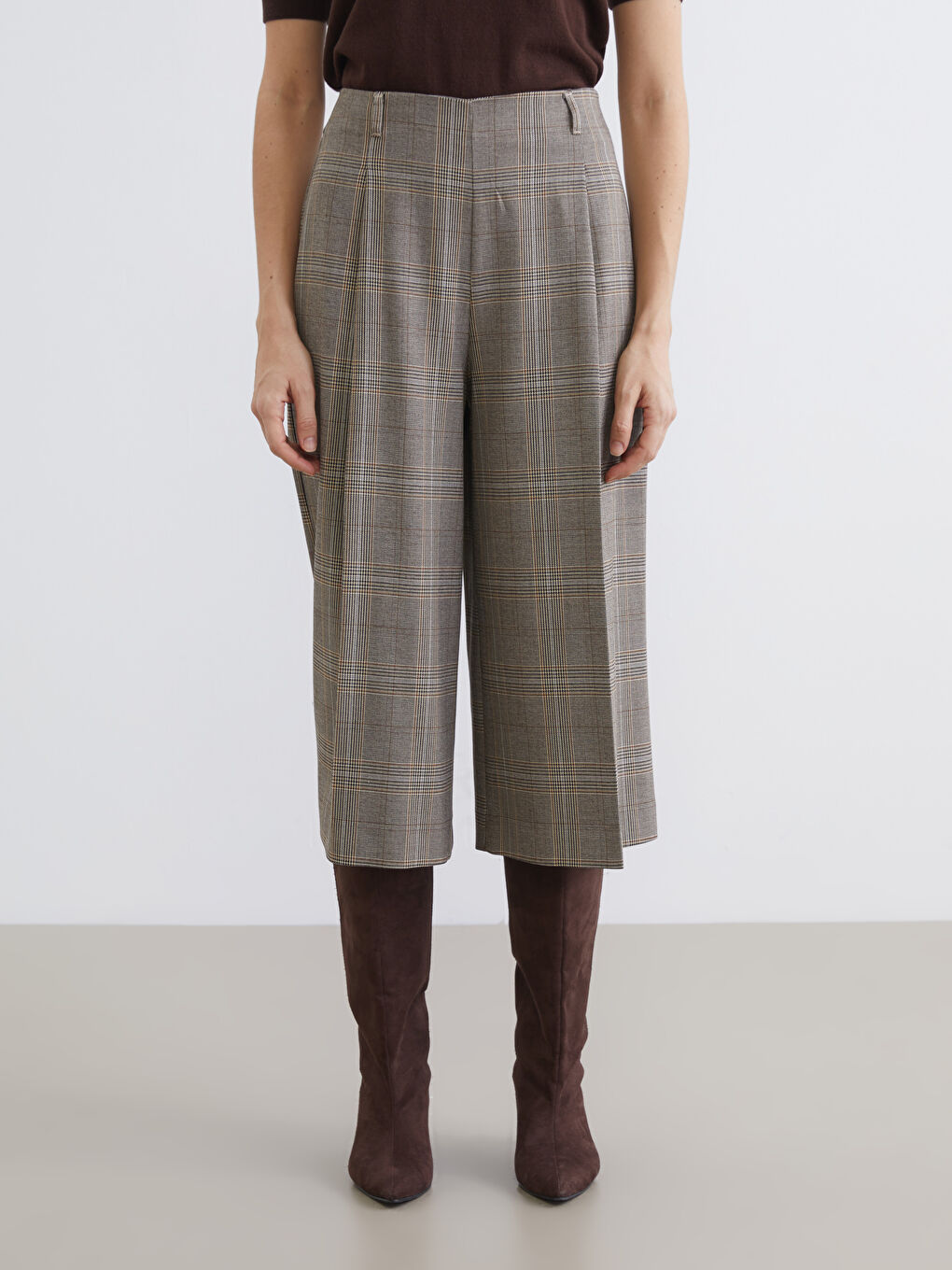 پانتۆڵ قاوه‌یی ژن-1