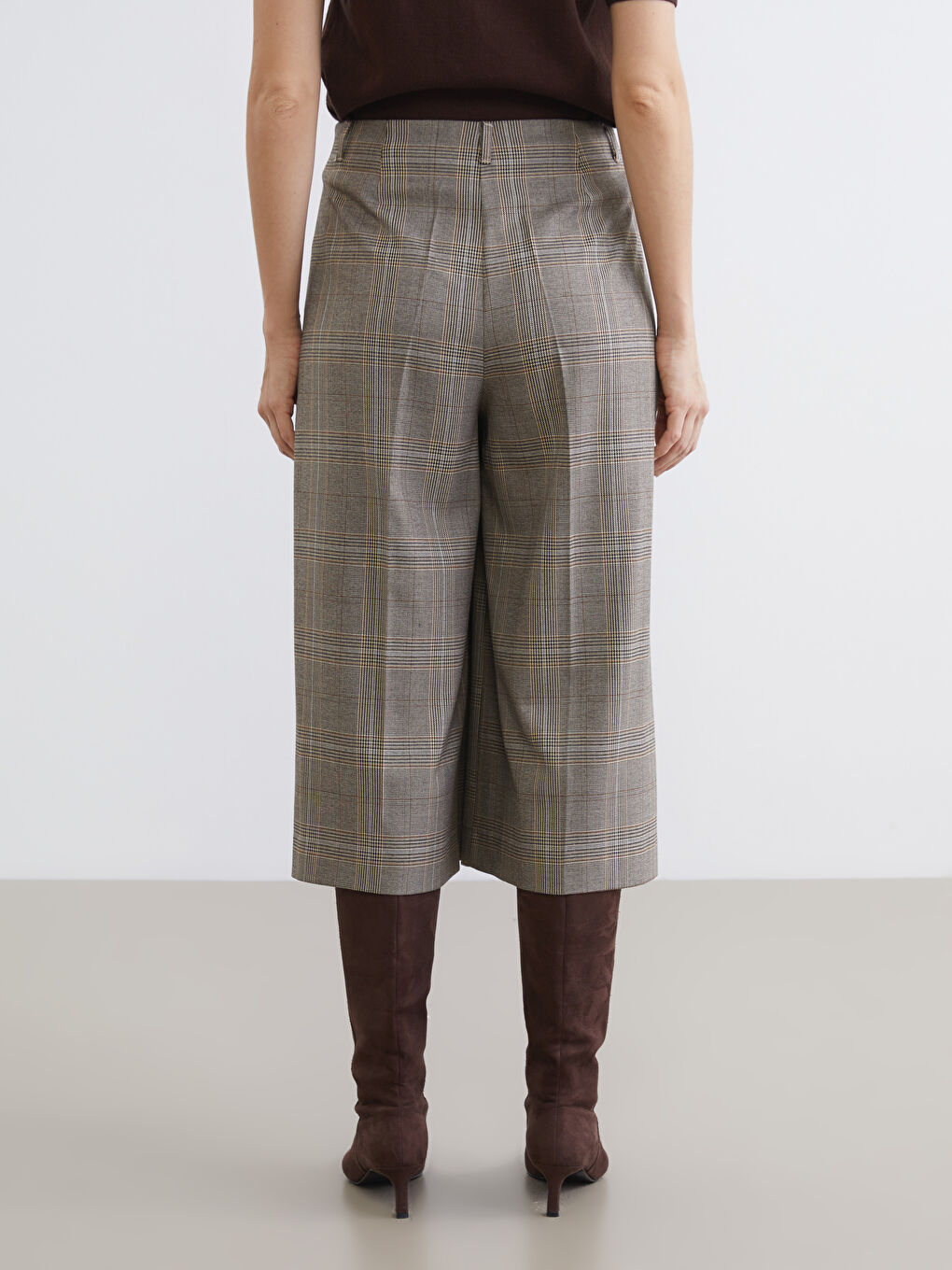 پانتۆڵ قاوه‌یی ژن-3