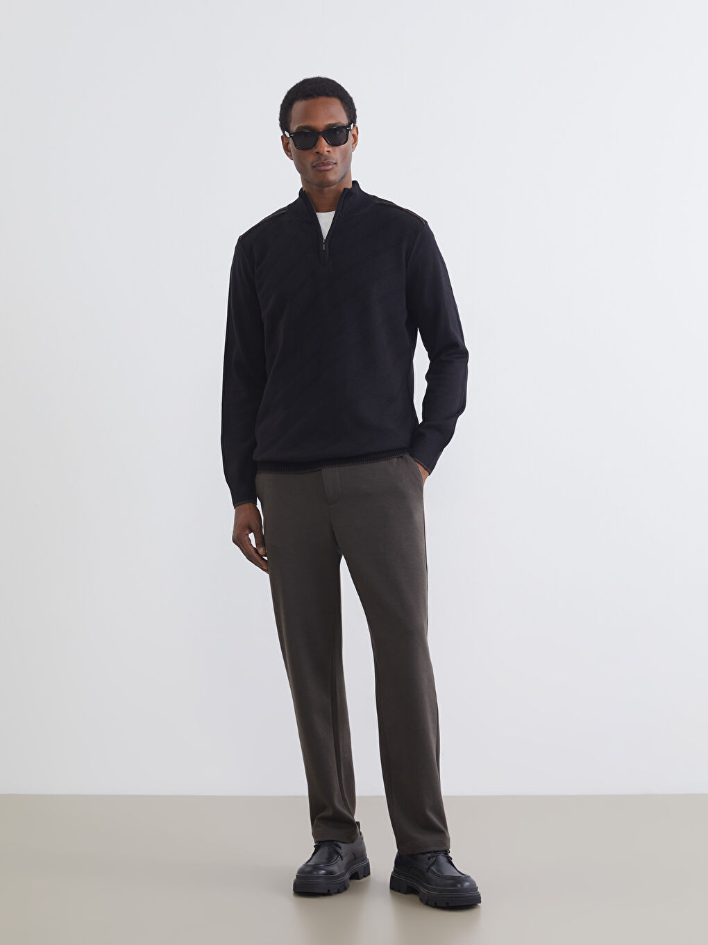 Siyah Dik Yaka Erkek Triko Kazak-1