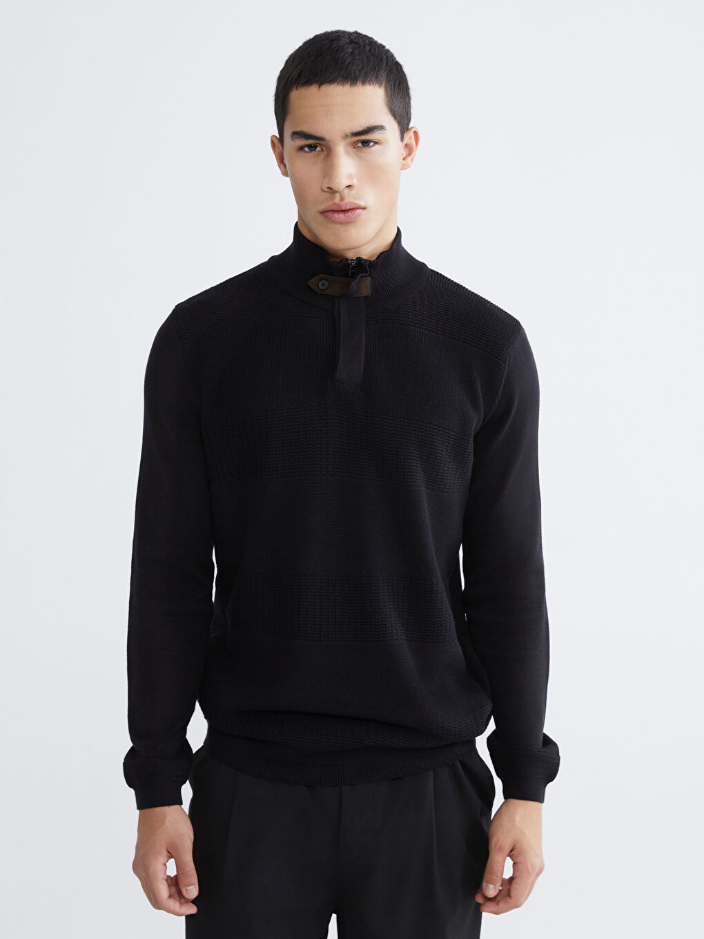 Siyah Dik Yaka Erkek Triko Kazak