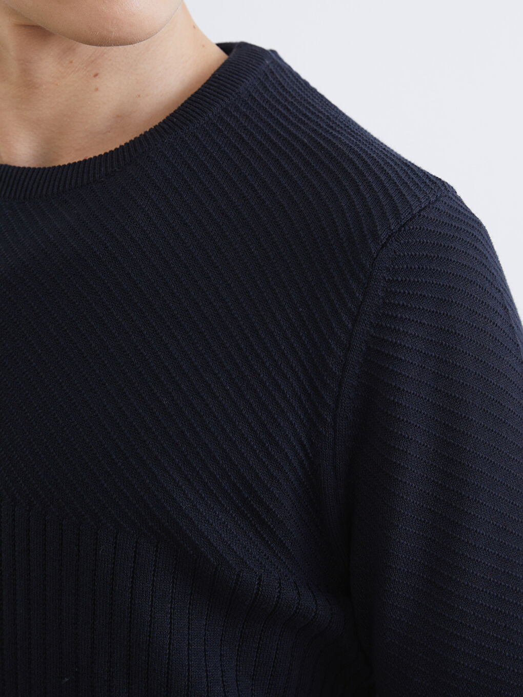 بلوزی قۆڵ درێژ یه‌خه‌ خڕ بۆ پیاوان تریکۆ-2