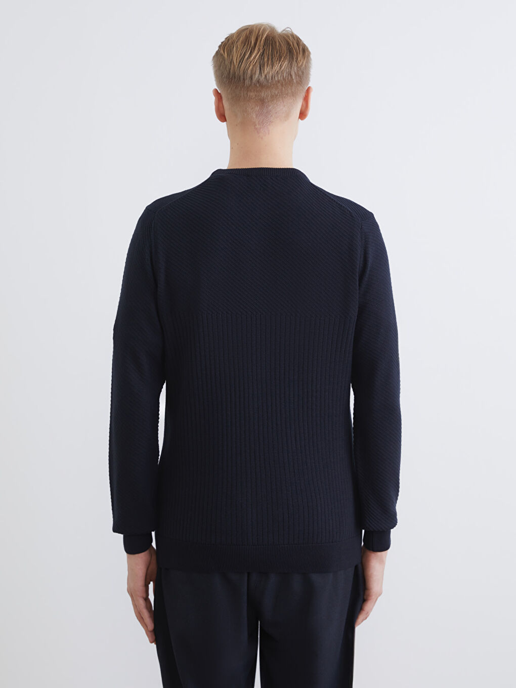 بلوزی قۆڵ درێژ یه‌خه‌ خڕ بۆ پیاوان تریکۆ-3