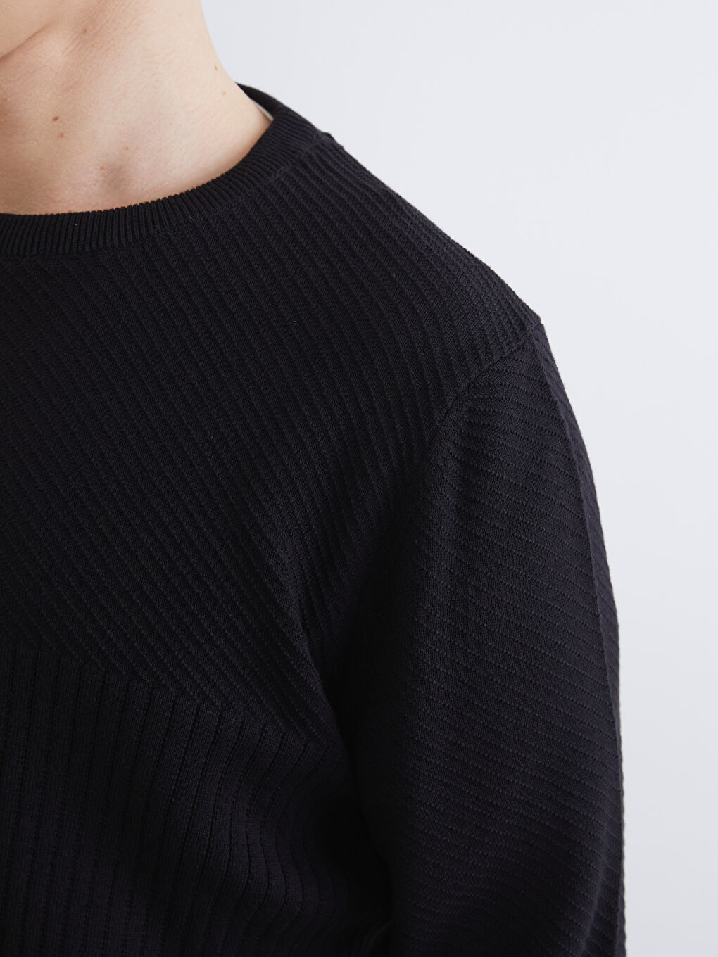 بلوزی قۆڵ درێژ یه‌خه‌ خڕ بۆ پیاوان تریکۆ-2