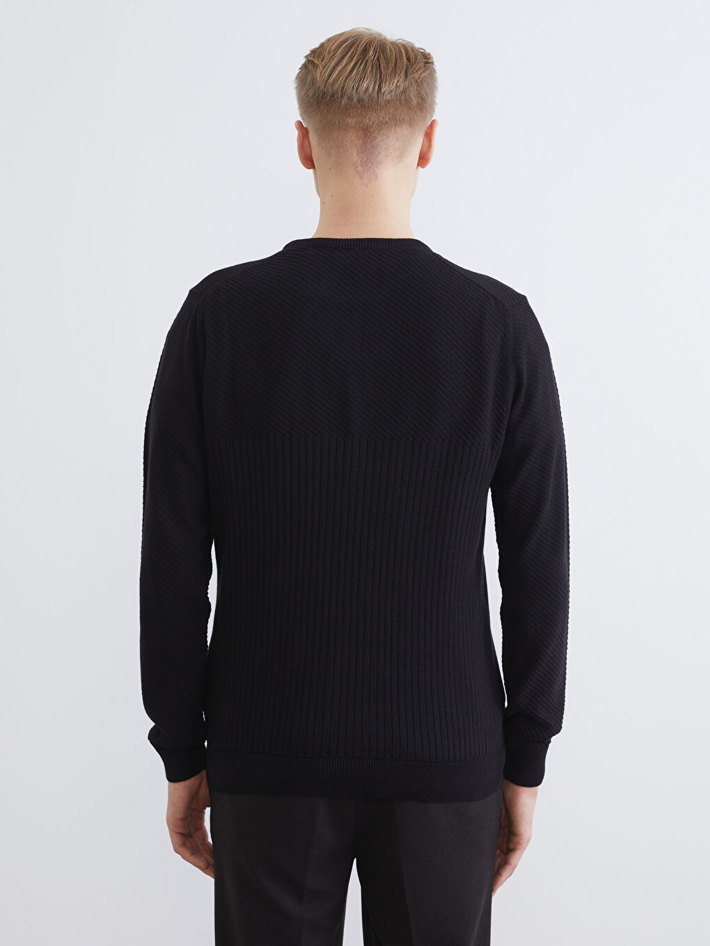 بلوزی قۆڵ درێژ یه‌خه‌ خڕ بۆ پیاوان تریکۆ-3