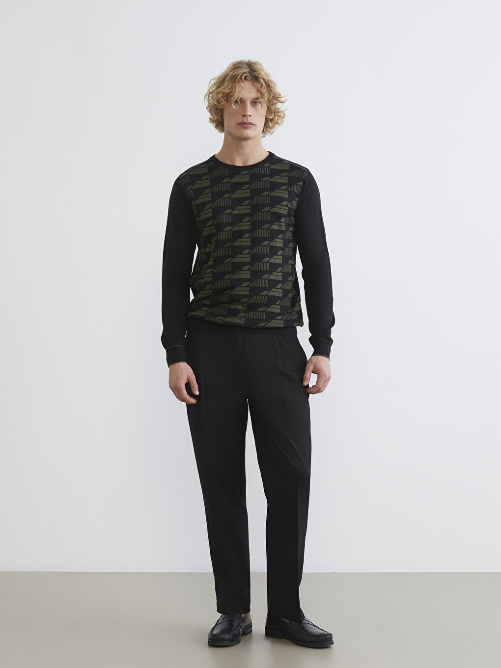 Siyah Bisiklet Yaka Desenli Erkek Triko Kazak-1