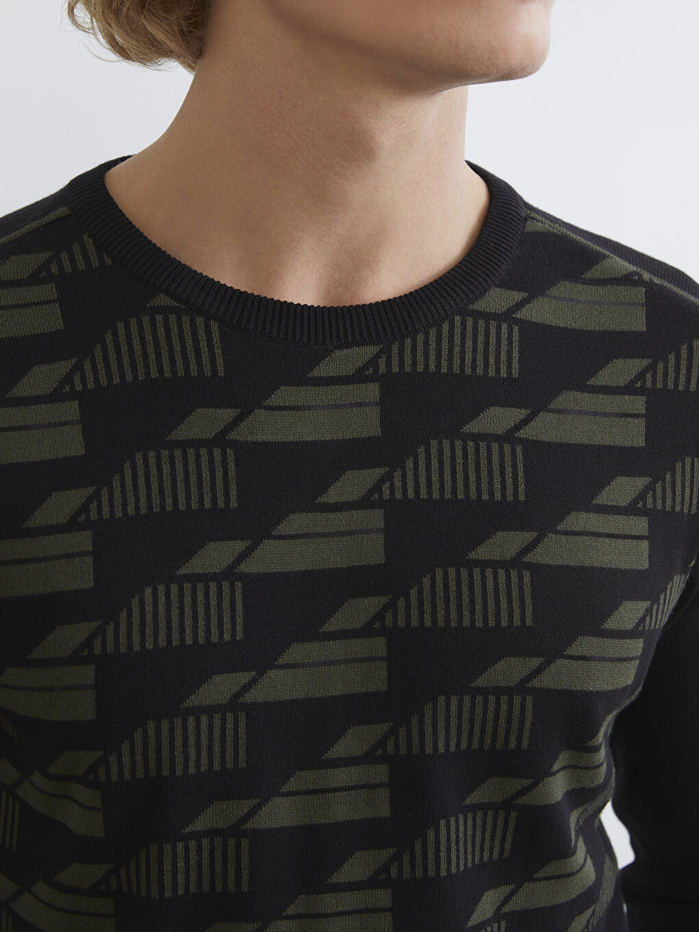 Siyah Bisiklet Yaka Desenli Erkek Triko Kazak-2