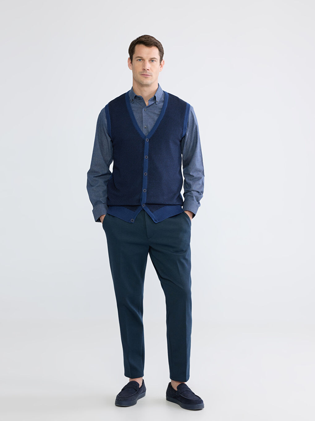 Siyah Standart Kalıp V Yaka Erkek Triko Yelek-1