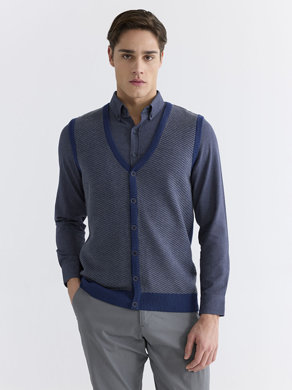 Gri Standart Kalıp V Yaka Erkek Triko Yelek