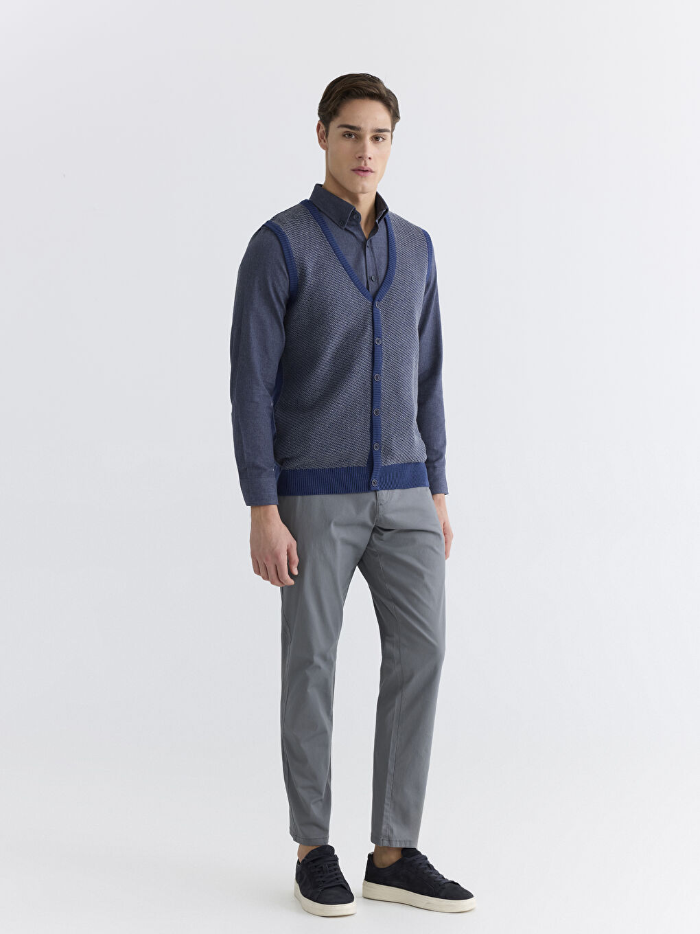 Gri Standart Kalıp V Yaka Erkek Triko Yelek-1