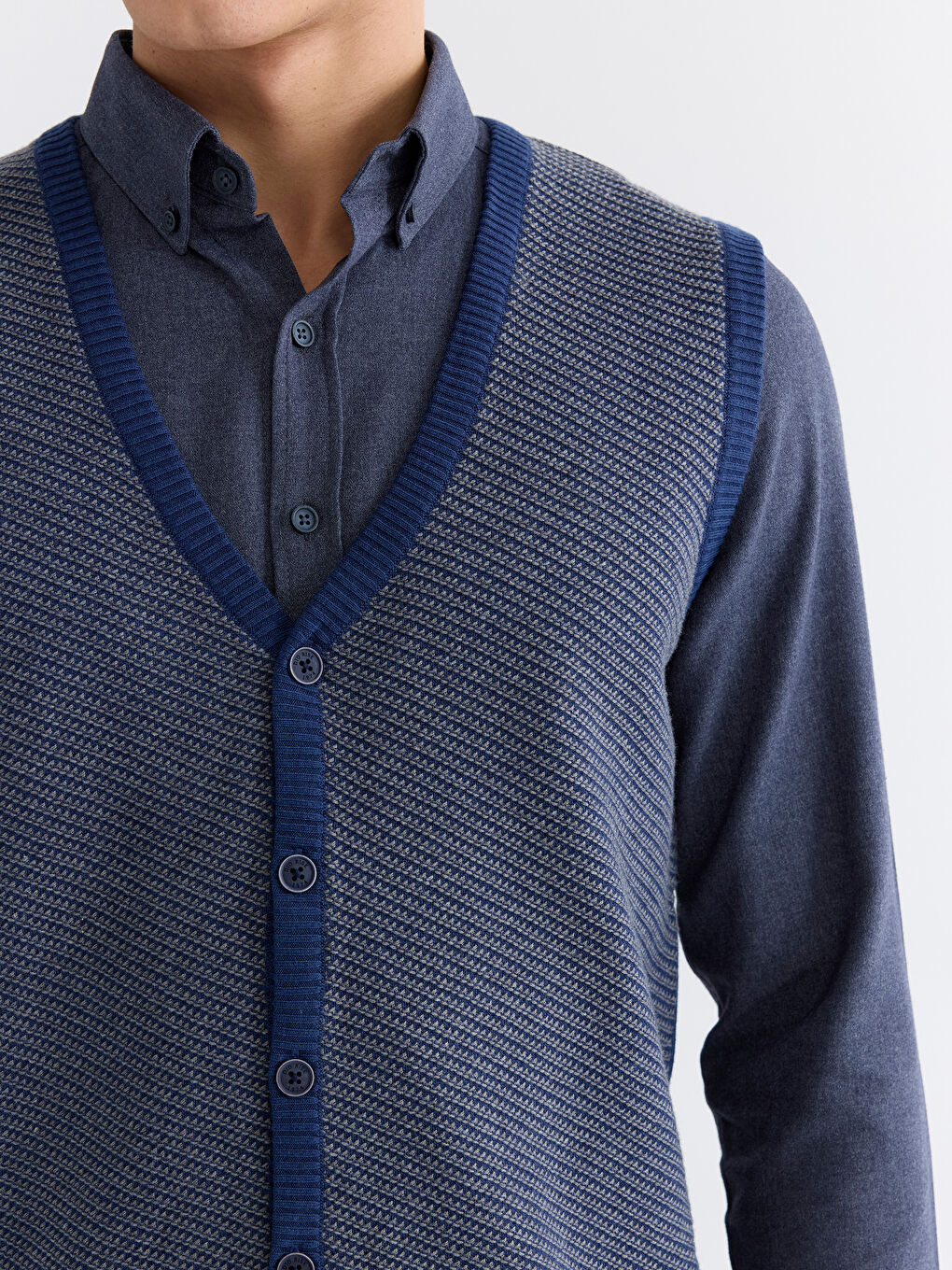 Gri Standart Kalıp V Yaka Erkek Triko Yelek-2