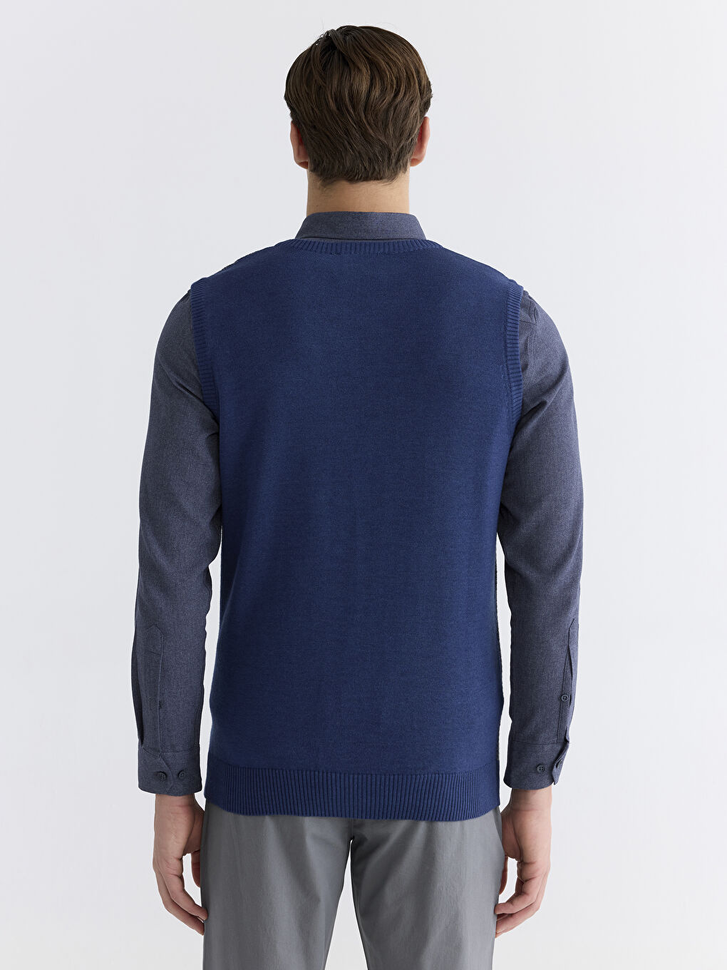 Gri Standart Kalıp V Yaka Erkek Triko Yelek-3