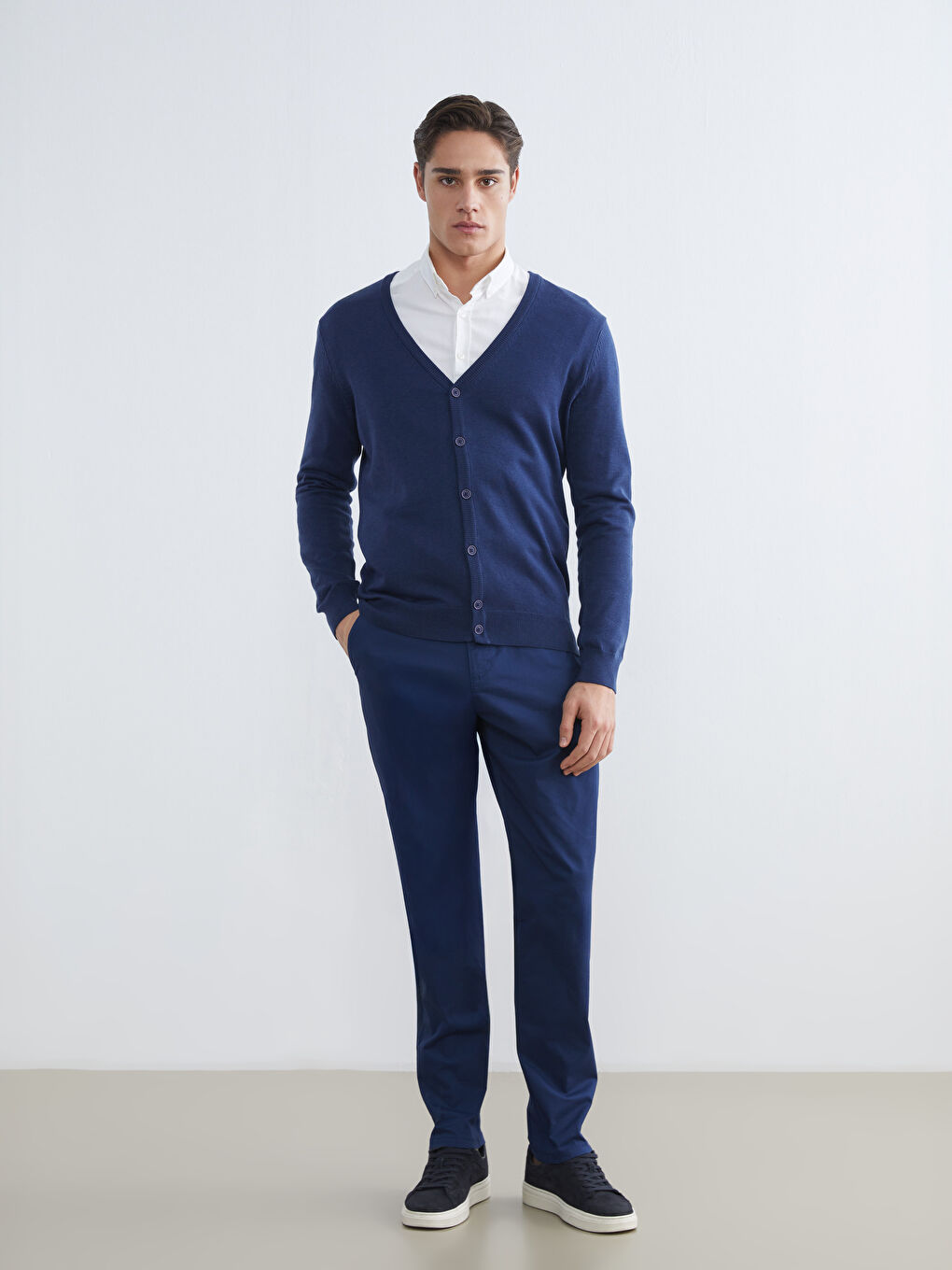 Mavi Standart Kalıp V Yaka Erkek Triko Hırka-1