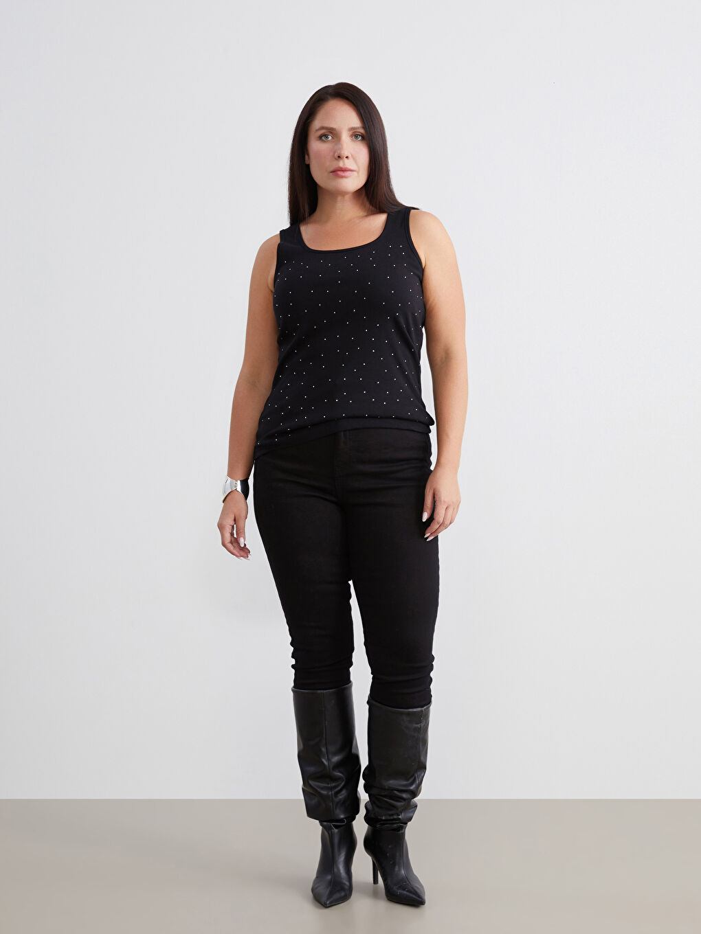 Siyah Büyük Beden U Yaka Taşlı Kadın Atlet-1