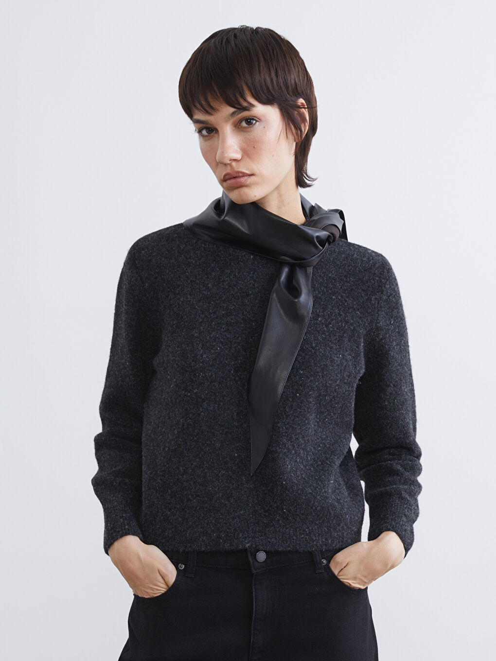 كنزة صوفية انثراسايت / رمادي داكن امرأة