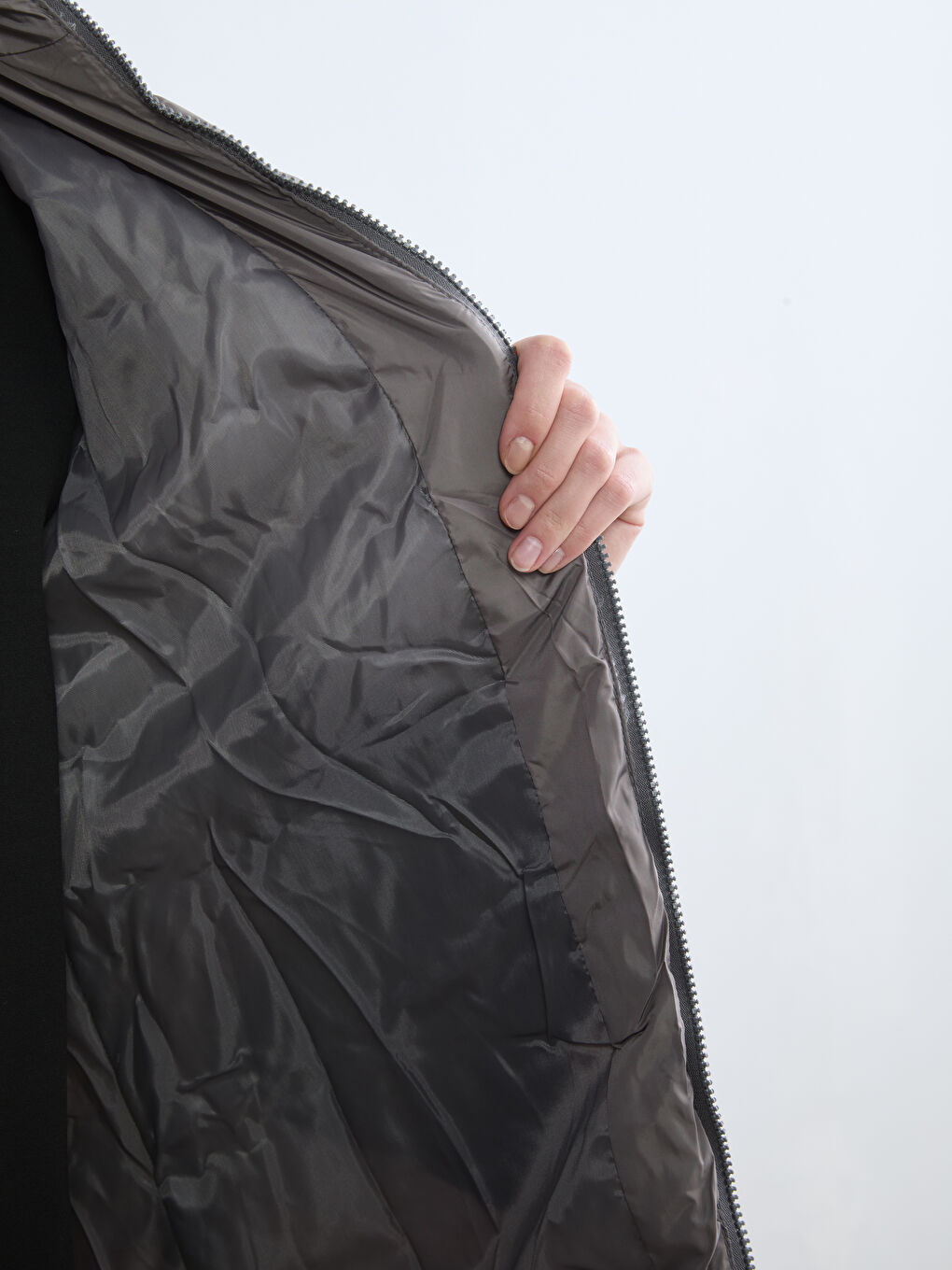 Karışık Kürklü Kapüşonlu Kapitone Kadın Şişme Mont-3