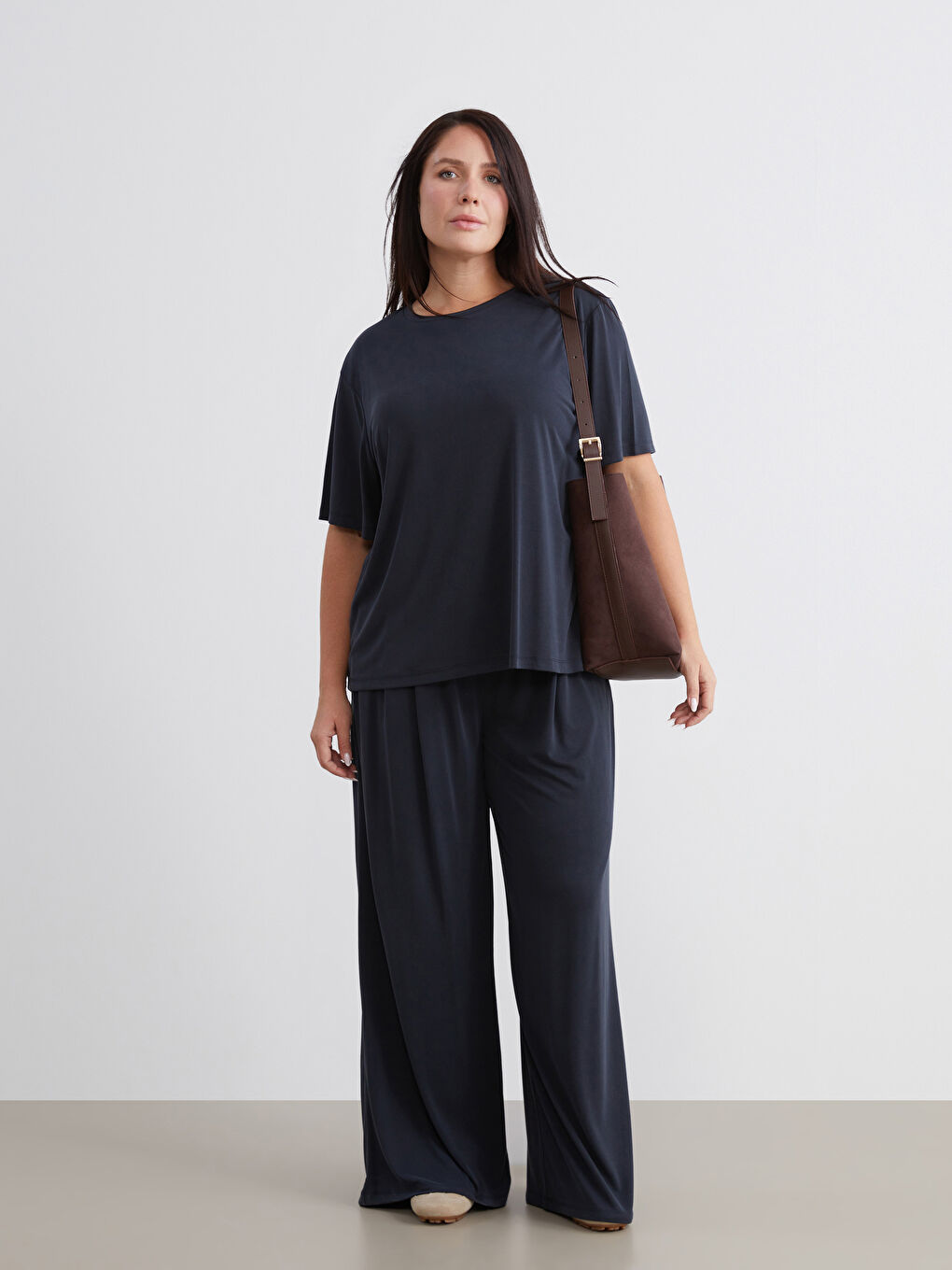 Siyah Büyük Beden Modal Karışımlı Kadın Tişört-1