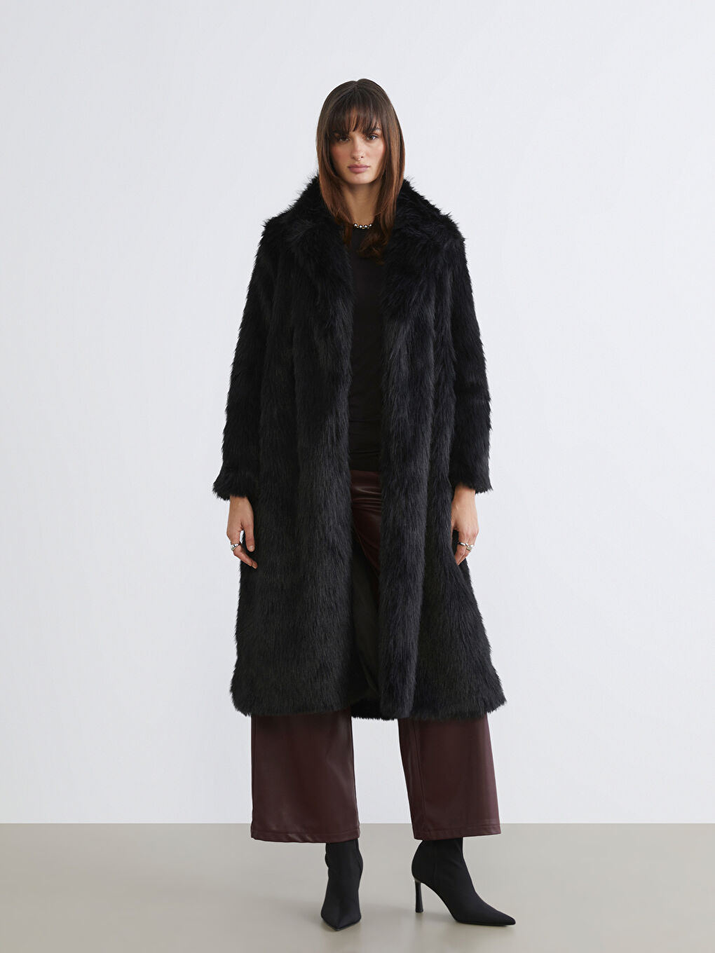 Siyah Ceket Yaka Kadın Kürk Kaban-1