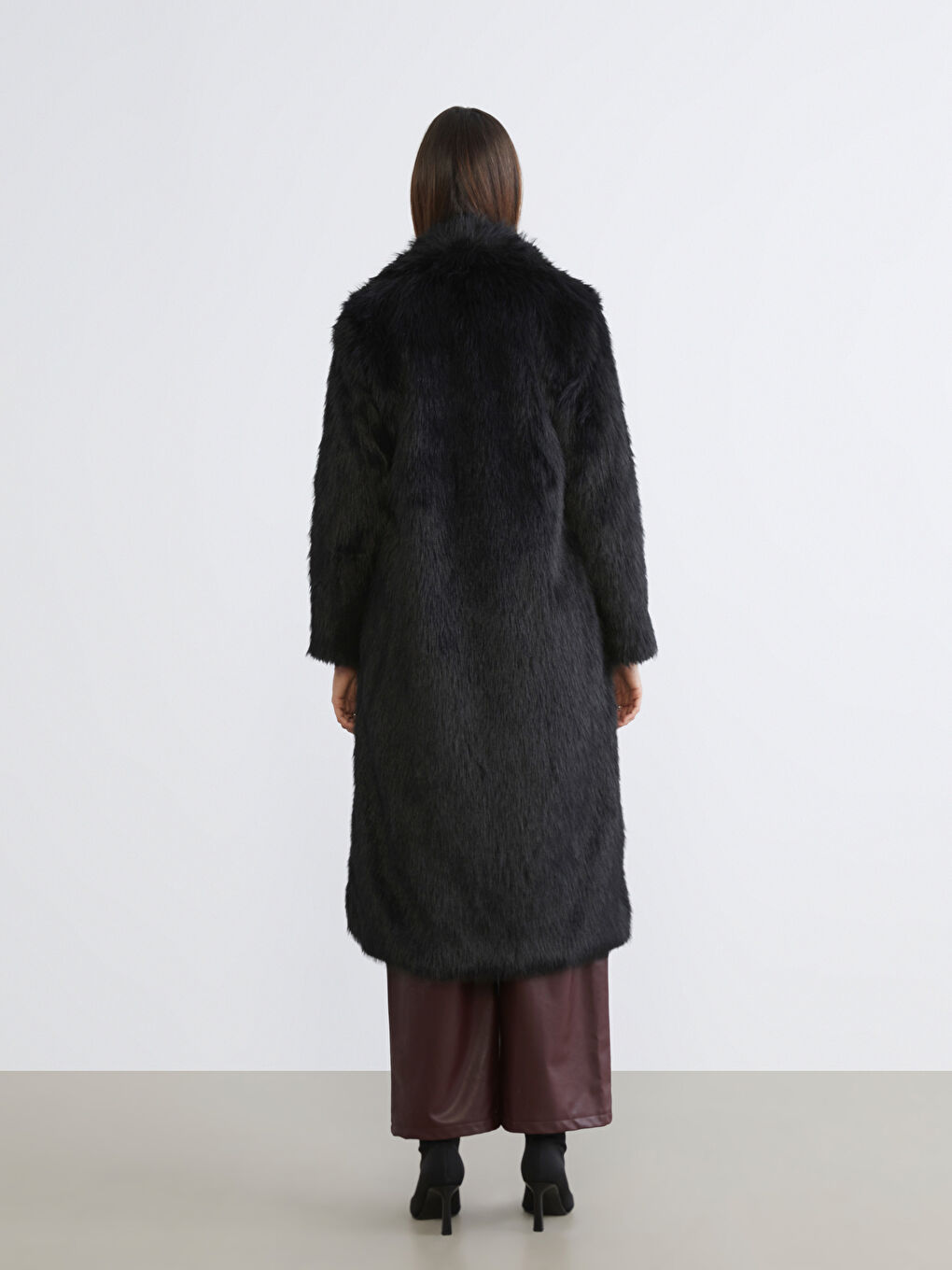 Siyah Ceket Yaka Kadın Kürk Kaban-5