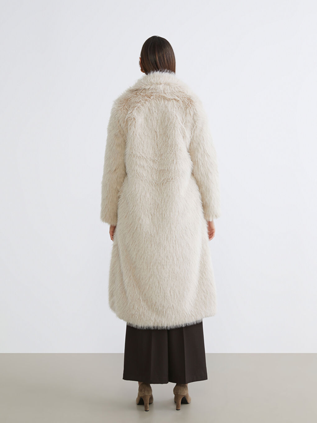 Bej Ceket Yaka Kadın Kürk Kaban-4