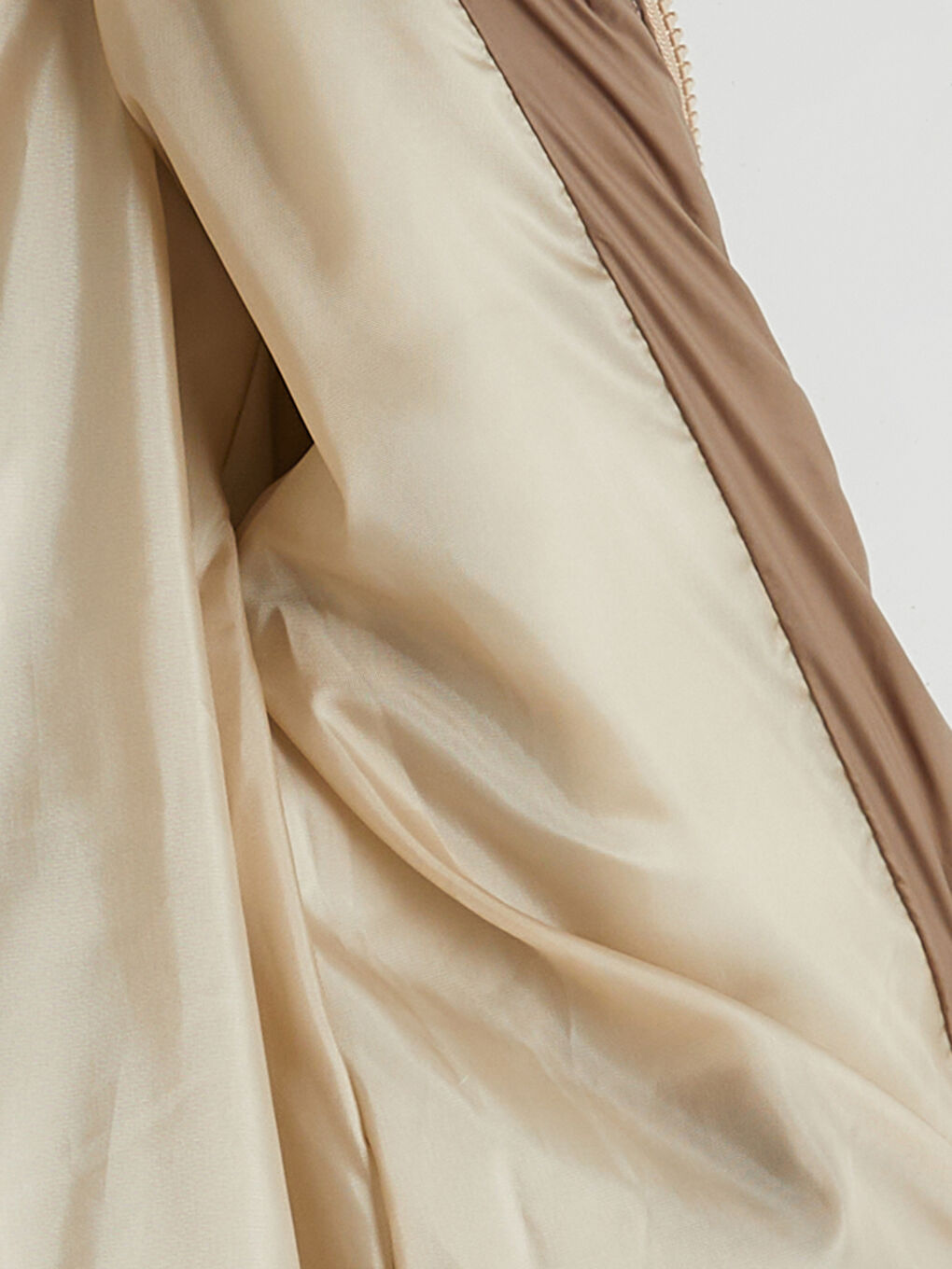 Bej Kapüşonlu Erkek Çocuk Şişme Mont-2