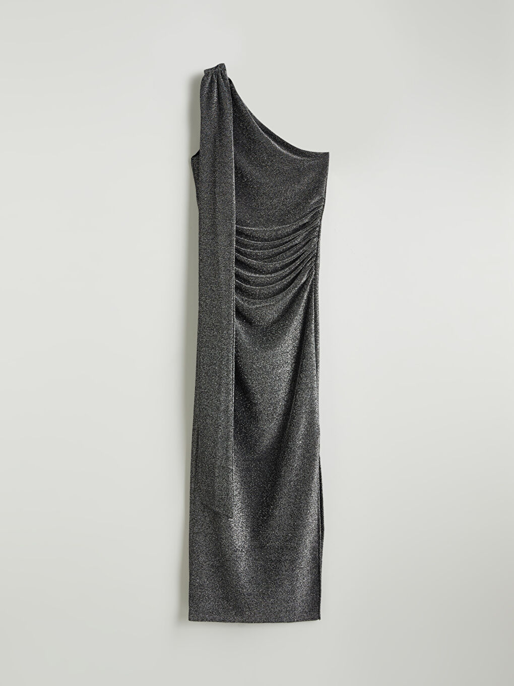 Gri Tek Omuz Parlak Görünümlü Büzgülü Elbise-5